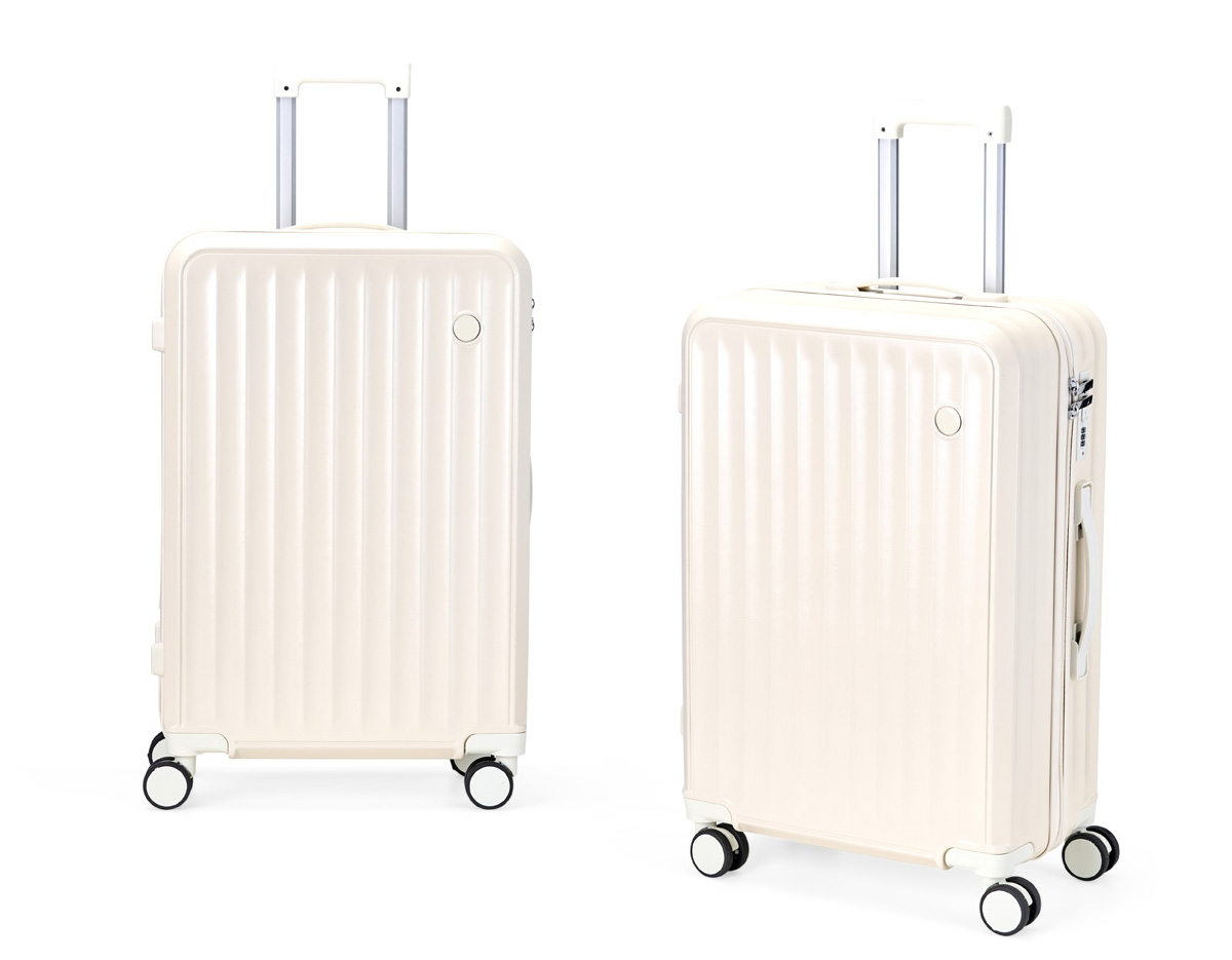 Pensada para tornar as viagens mais práticas e confortáveis, esta mala combina estrutura resistente com design exclusivo e espaço para personalização. Leve e ideal para acompanhar suas viagens, ela conta com espaço interno com divisória, que contém bolso em tela e outro espaço com cinta compressora para manter tudo no lugar. Além disso, conta com 4 apoios laterais para descanso e 4 rodas com giro 360°, oferecendo facilidade de locomoção em qualquer direção. Seu puxador ergonômico ajustável, 2 alças de mãos e cadeado TSA garantem máxima proteção e mobilidade. A escolha perfeita para quem busca uma mala espaçosa, fácil de manusear e que proporciona praticidade e segurança durante as viagens.