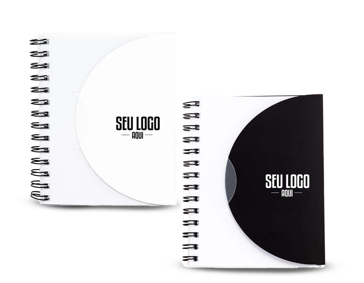 Nosso caderno é feito para atender às mais diversas necessidades, seja para fazer anotações, rabiscos ou até mesmo desenhos. Feito em material plástico, suas principais características incluem fechamento em formato de envelope, wire-o, capa transparente com textura fosca e 80 páginas brancas sem pautas.