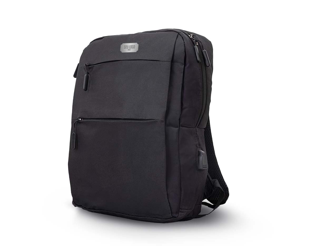 Leve tudo o que precisa com organização, sem abrir mão do conforto. Projetada para oferecer mais comodidade ao guardar os itens, nossa mochila de nylon resistente à água, com 17 litros, conta com 4 compartimentos, sendo o principal amplo, com divisórias para itens como canetas, documentos, cartões e um bolso dedicado para notebook de até 15,6. Na parte frontal, são três compartimentos, sendo um maior, ideal para guardar documentos importantes de folhas maiores. Para facilitar ainda mais a rotina, ela possui um bolso lateral, perfeito para garrafas ou itens menores, além de uma entrada USB, garantindo mais praticidade para manter seus dispositivos sempre carregados. Essa mochila é tudo o que precisa para acompanhar seu ritmo e manter tudo no lugar, aonde quer que você vá.