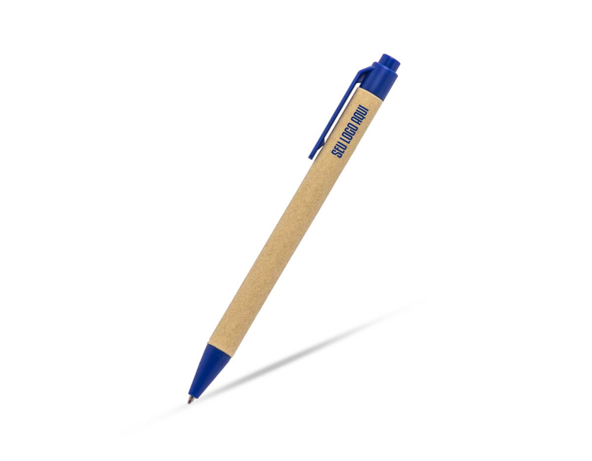 A caneta é feita de papelão, com detalhes plásticos que proporcionam um design simples e funcional. Possui carga esferográfica azul, garantindo uma escrita suave e de qualidade. O acionamento é feito por clique, oferecendo praticidade no uso diário. Ideal para quem busca um item de escrita acessível e eficiente.