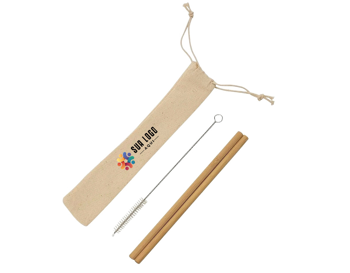 Esse kit oferece uma opção sustentável aos canudos descartáveis, ajudando a diminuir o uso de plástico no dia a dia. São 2 canudos de bambu, duráveis e naturais, acompanhados de uma escova de limpeza com ponteira plástica para que você possa reutilizá-los sempre que quiser. Tudo isso em um estojo de algodão reciclado com ajuste, perfeito para manter seus canudos sempre à mão e bem protegidos.