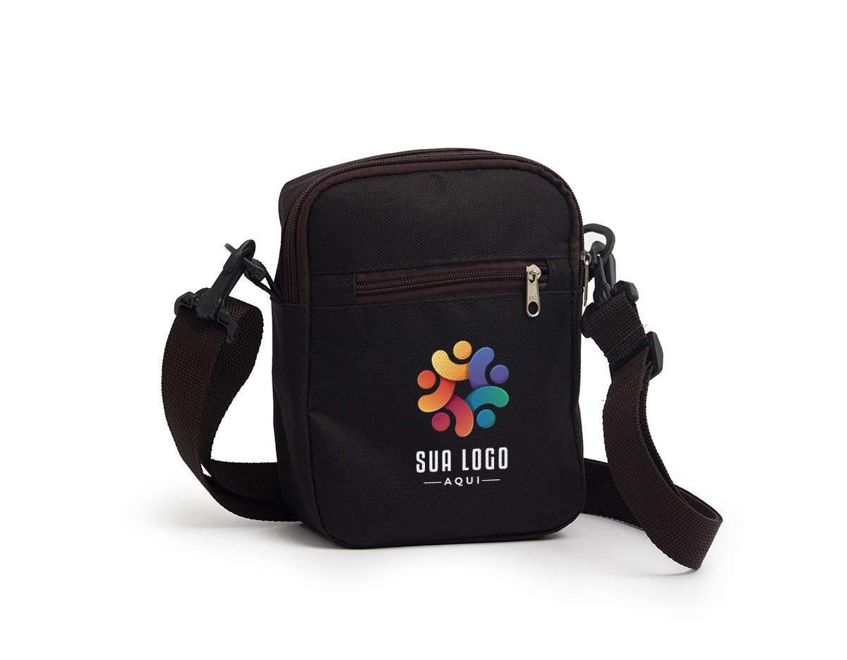 Bolsa de ombro em nylon, resistente e estilosa, com dois compartimentos espaçosos. O principal conta com um bolso interno telado para melhor organização. Possui alça ajustável para maior conforto e versatilidade.