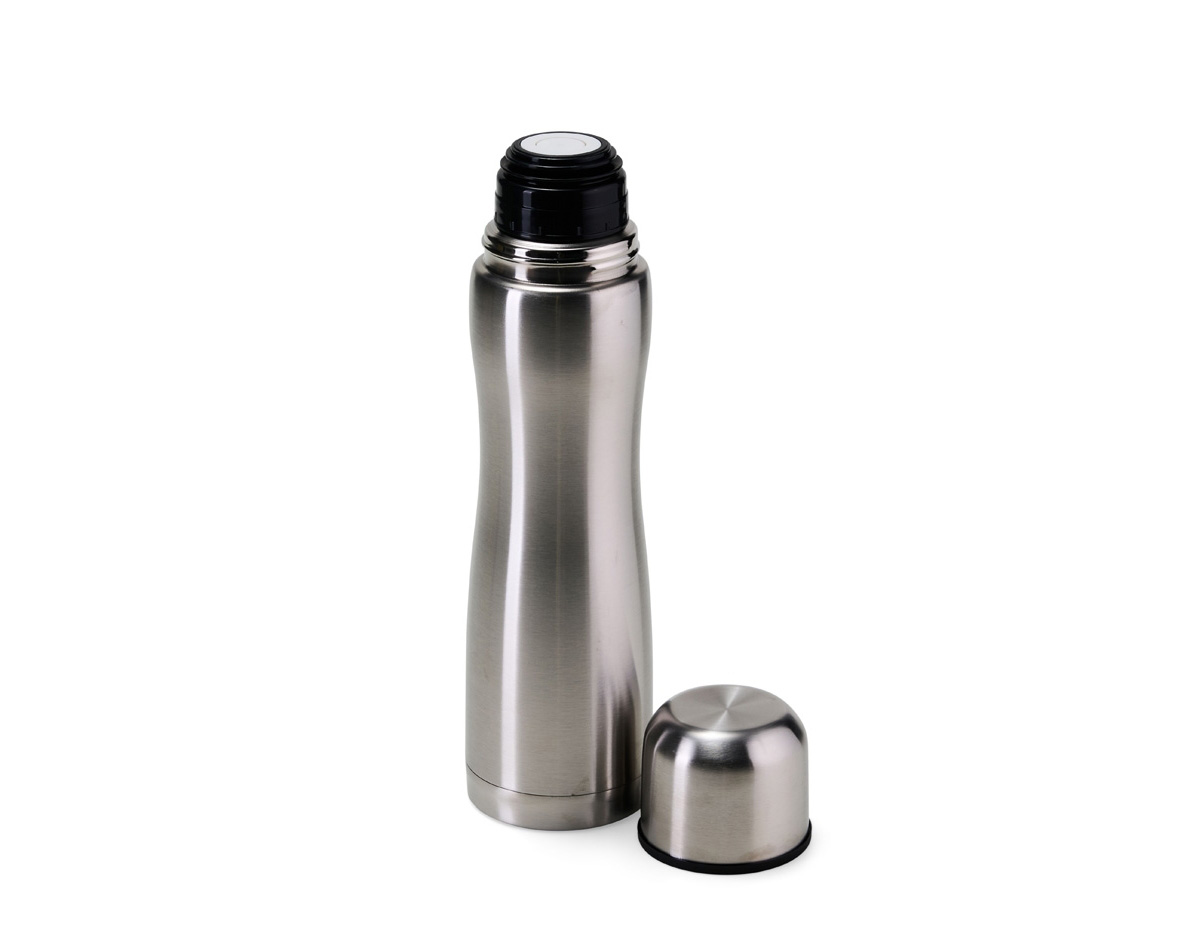 Garrafa térmica de 700ml, fabricada em inox 304, com tampa rosqueável de inox que também pode ser usada como copo. A tampa interna em plástico resistente permite abertura e fechamento com um clique. Seu design robusto e todo em inox trazem modernidade e praticidade, mantendo suas bebidas na temperatura ideal.
