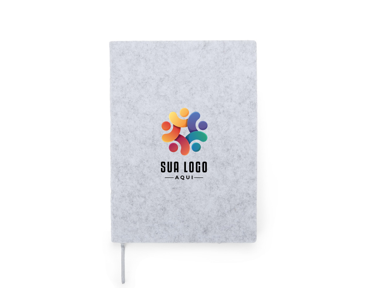 Confira a sofisticação e o conforto deste caderno em feltro, feito para tornar as anotações ainda mais eficientes assim que as ideias surgem. Com 96 folhas pautadas e uma fita de cetim para marcar páginas favoritas, ele é ideal para organizar ideias, compromissos e inspirações.