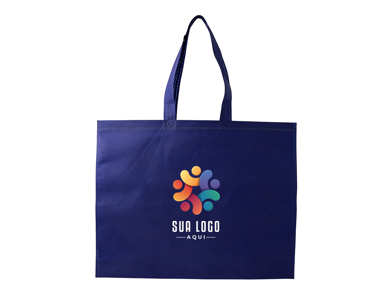 Sacola de TNT com costura termo selada, resistente e leve, ideal para o dia a dia. Seu material reutilizável e ecológico contribui para a redução do uso de plásticos, tornando-a uma excelente opção sustentável. Perfeita para eventos, feiras e compras, possui design versátil e pode ser personalizada. Prática e durável, oferece excelente custo-benefício para quem busca funcionalidade e consciência ambiental
