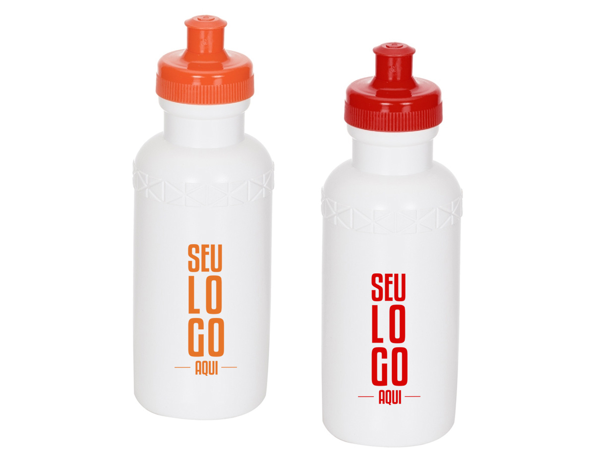 Squeeze de 500ml feito em plástico resistente, ideal para hidratação no dia a dia ou em atividades físicas. Possui detalhe em relevo na parte superior para melhor pegada e tampa de bico em plástico com rosqueamento seguro. Leve, prático e funcional.