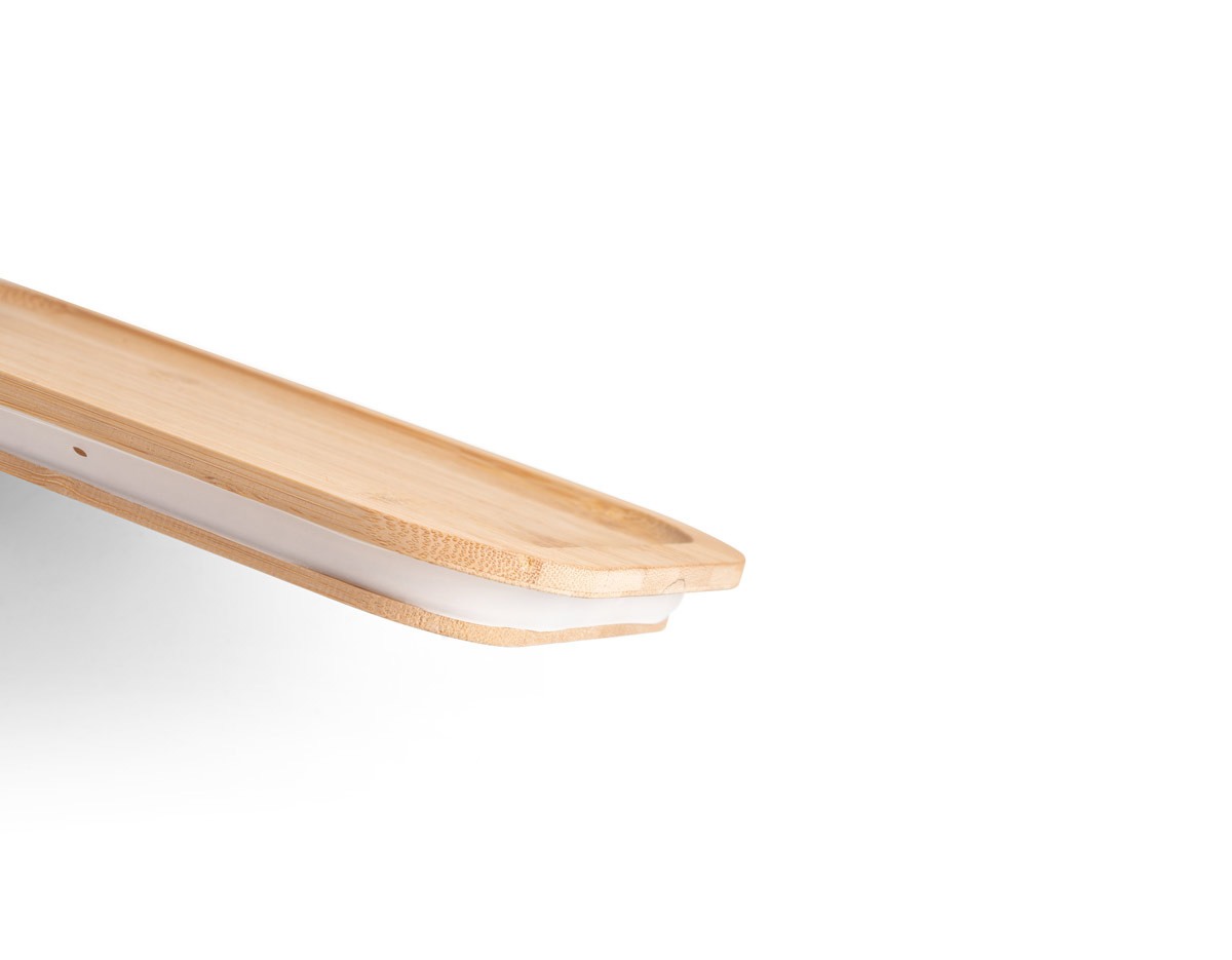 Marmita em vidro borossilicato e tampa em bambu com vedante em silicone. Apto para o micro-ondas e máquina de lavar, retirando a tampa. Capacidade até 1 L. Fornecida em caixa presente de papel kraft reciclado. Certificação EU Food Grade