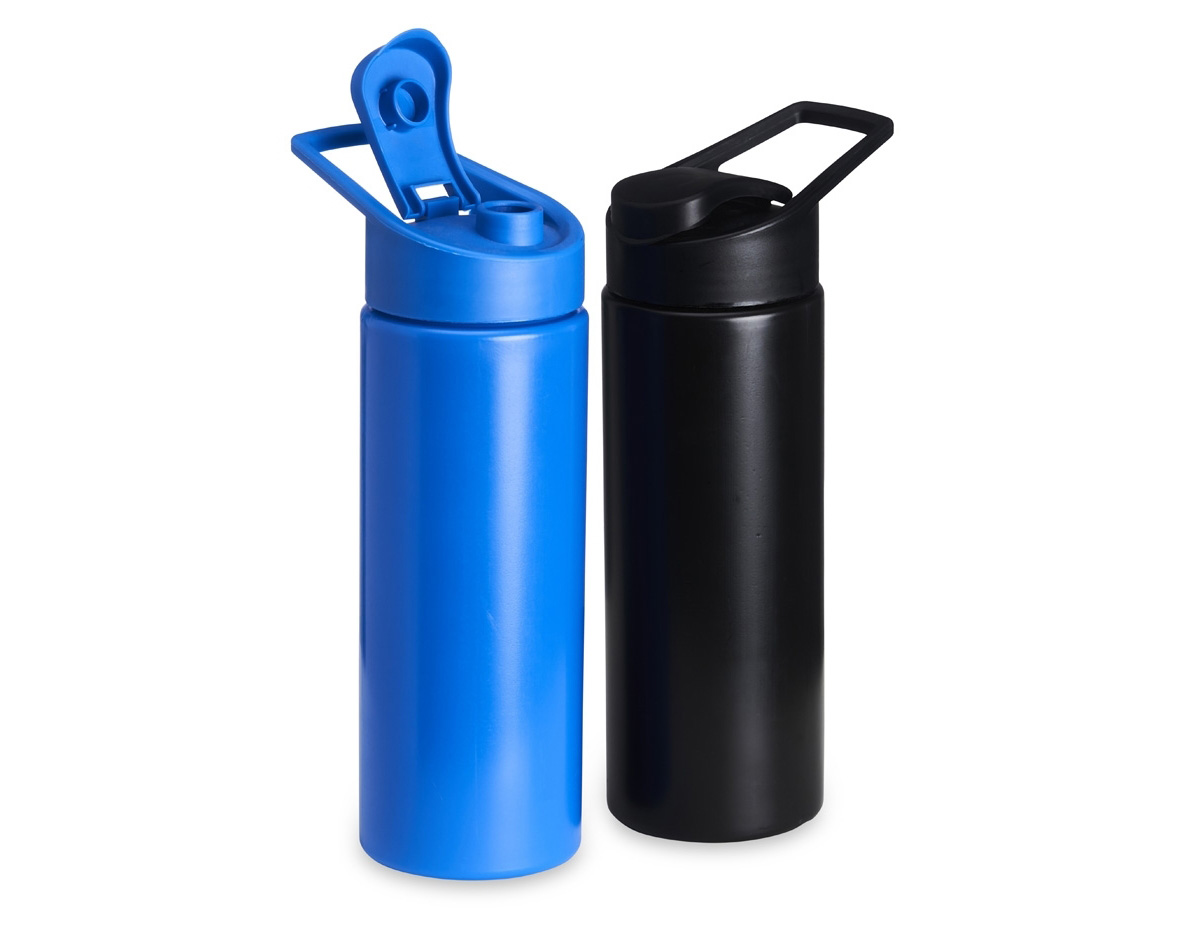 Squeeze de polietileno com capacidade de 550ml, ideal para hidratação em qualquer momento do dia. Possui tampa plástica rosqueável com alça integrada e tampa protetora para o bocal, garantindo praticidade e higiene no uso diário ou em atividades físicas.