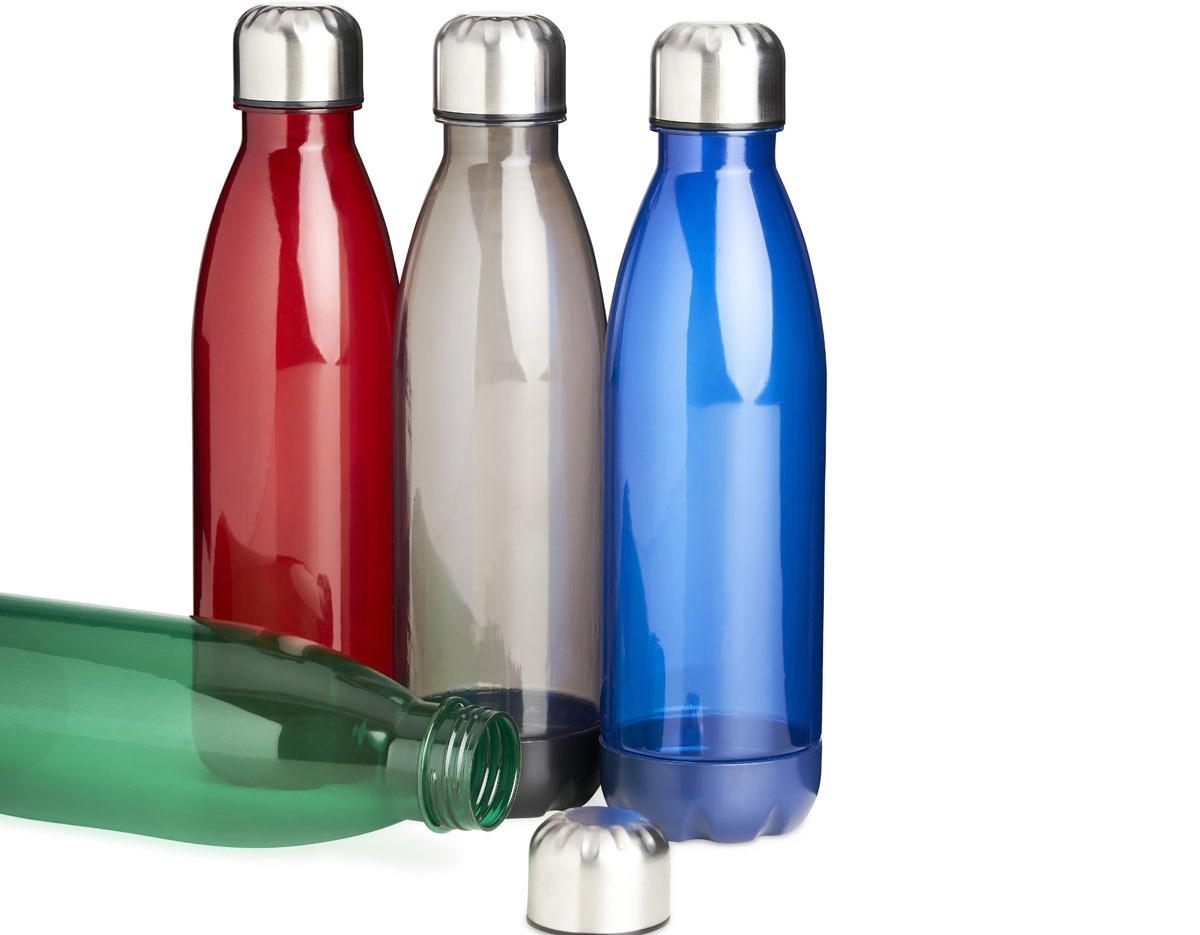 Garrafa translucida de plástico com capacidade para 700ml, possui uma base na respectiva cor leitosa e uma tampa de alumínio com rosca.