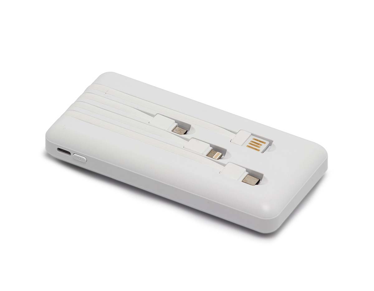 Carregador power bank de 10.000mAh com lanternas e múltiplas saídas. Fabricado em plástico com display integrado, este power bank vem equipado com quatro cabos de carregamento, eliminando a necessidade de transportar cabos extras. Compatível com entradas V8, Tipo-C, Lightning e USB, ele oferece praticidade absoluta. Para um transporte conveniente e seguro, o power bank possui ventosas para fixação do celular e uma capacidade real de 6.000mAh para manter os dispositivos sempre carregados.. Acompanha cabo USB-V8.