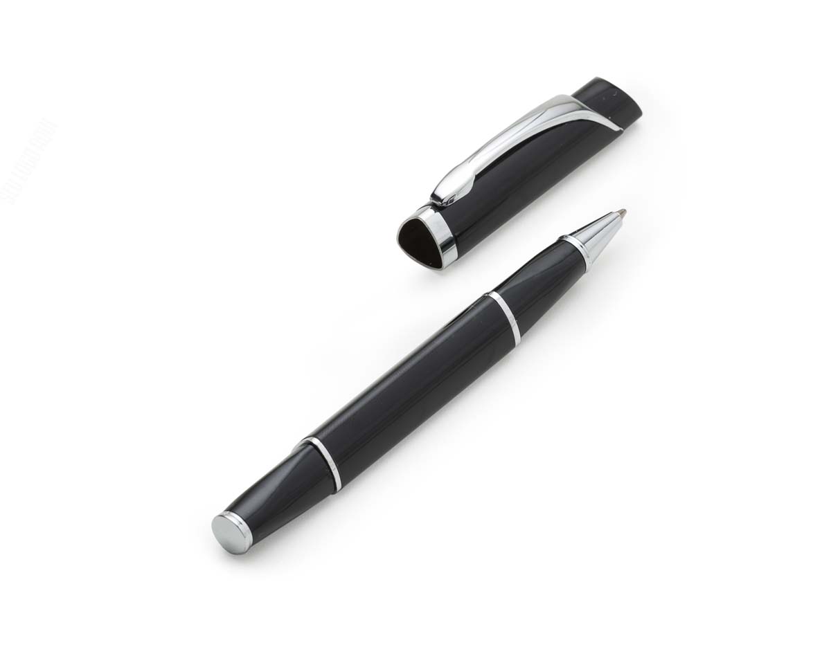 Caneta metálica com corpo triangular que oferece maior conforto na escrita. Possui tampa, acabamento sofisticado e carga esferográfica azul. Ideal para brindes e uso executivo.