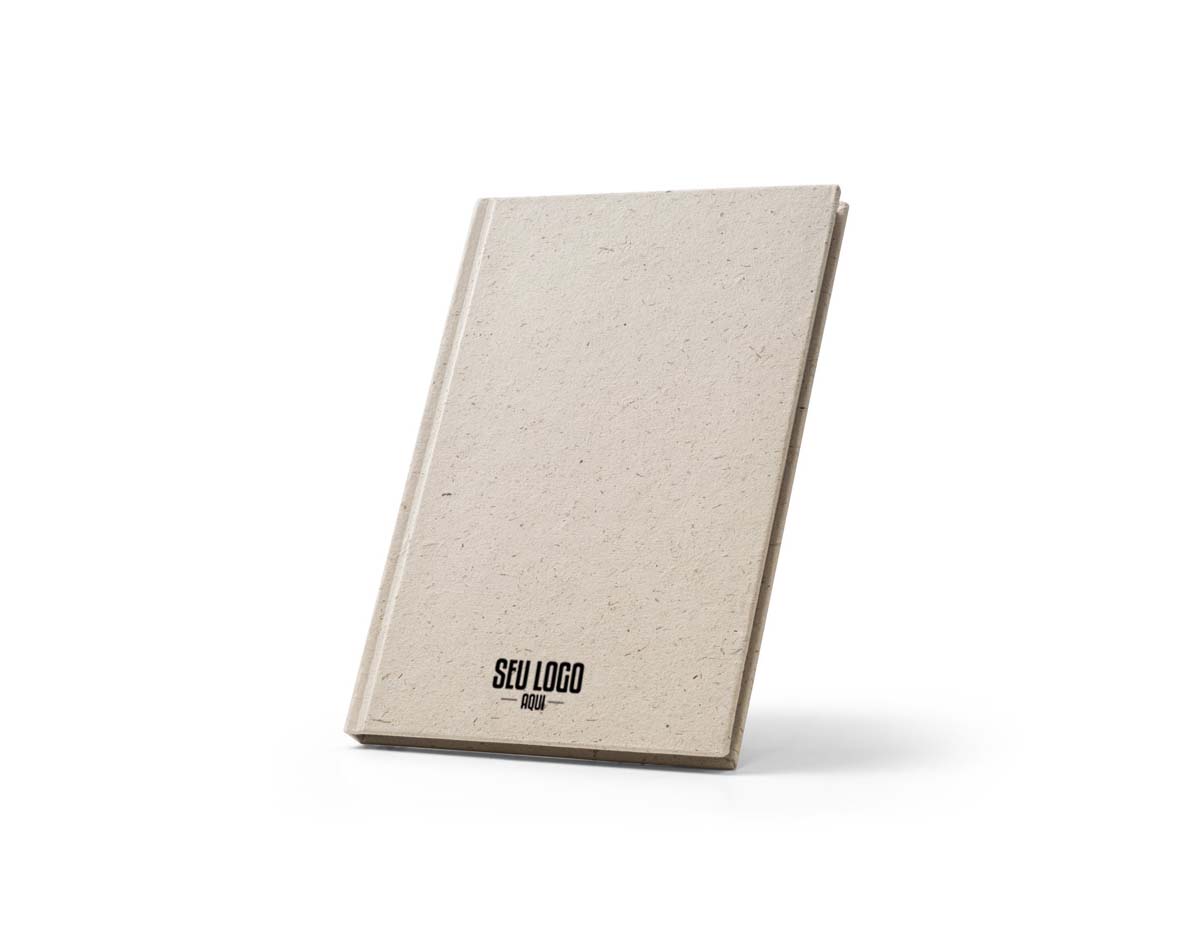 Caderno A5 de capa dura feito com 95% de excremento de elefante e 5% de algodão reciclado. Contém 80 folhas pautadas em papel reciclado. Sustentável e único.