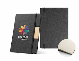 Caderno A5 com capa em tecido 100% poliéster. Moderno e resistente, é ideal para o dia a dia, unindo estilo e praticidade em um design leve e funcional.