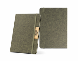 Caderno A5 com capa em tecido 100% poliéster. Moderno e resistente, é ideal para o dia a dia, unindo estilo e praticidade em um design leve e funcional.