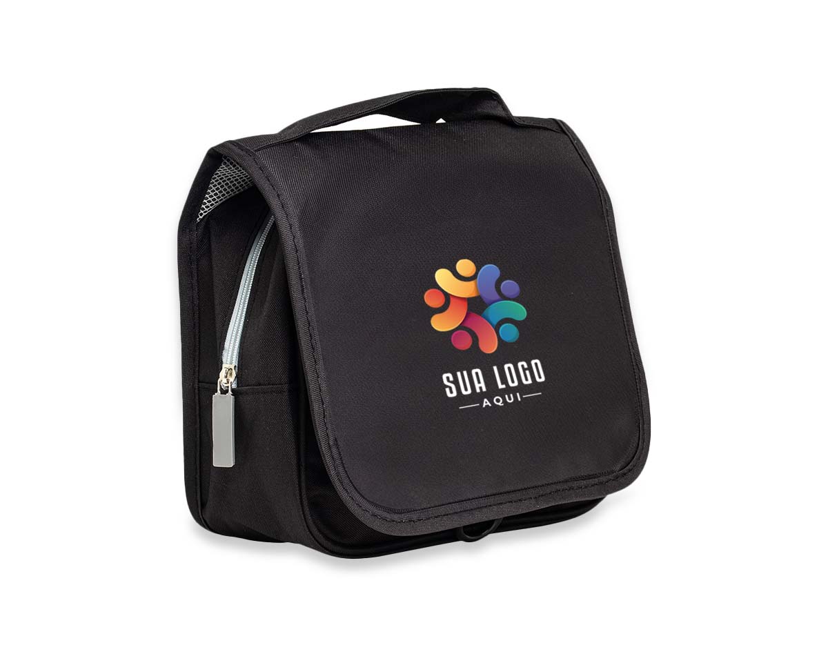 A bolsa de higiene pessoal para viagens é a escolha perfeita para quem busca praticidade e organização. Feita em tecido Oxford resistente à agua, ela é fácil de limpar. Com um design funcional, possui compartimentos amplos que acomodam itens essenciais, desde acessórios de maquiagem, como pincéis à cremes e escovas de dente. Além de contar com um gancho prático para pendurar e manter tudo ao seu alcance. Compacta, mas com muito espaço, esta nécessaire combina estilo moderno e praticidade.
