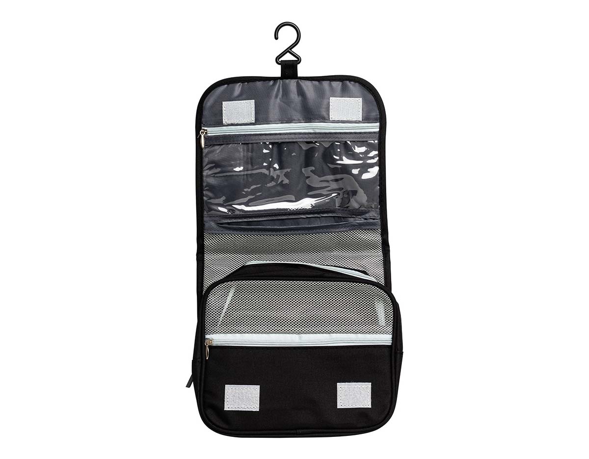 A bolsa de higiene pessoal para viagens é a escolha perfeita para quem busca praticidade e organização. Feita em tecido Oxford resistente à agua, ela é fácil de limpar. Com um design funcional, possui compartimentos amplos que acomodam itens essenciais, desde acessórios de maquiagem, como pincéis à cremes e escovas de dente. Além de contar com um gancho prático para pendurar e manter tudo ao seu alcance. Compacta, mas com muito espaço, esta nécessaire combina estilo moderno e praticidade.