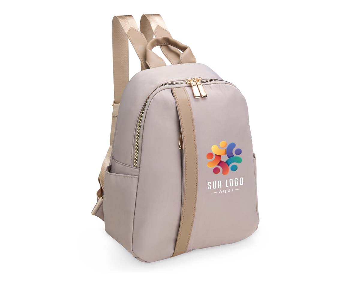 Mochila feminina de 9L, compacta e sofisticada, ideal para uso casual ou profissional. Feita em Oxford resistente à água, possui 3 compartimentos, incluindo bolso antifurto, internos e laterais. Alças ajustáveis e alça de mão em couro sintético completam o design elegante e funcional.