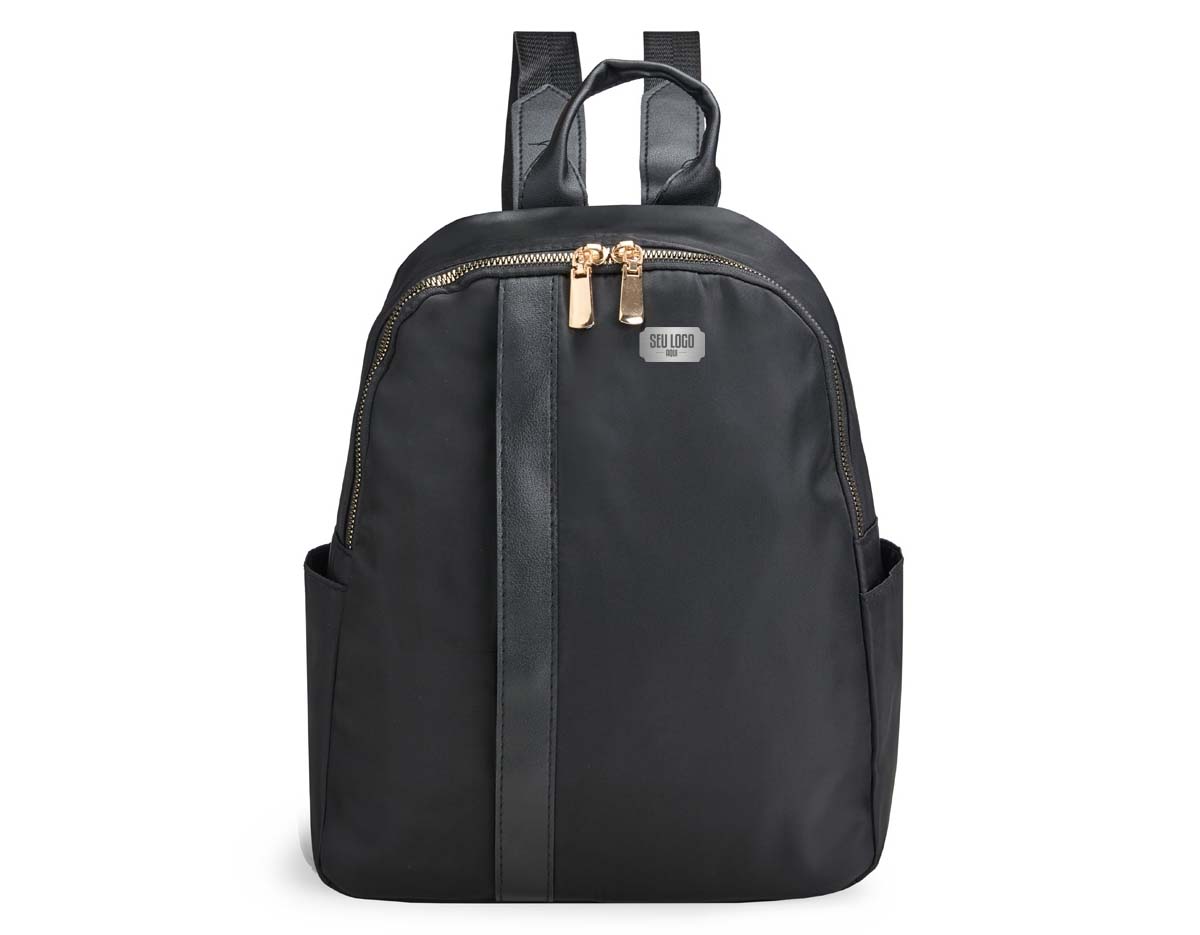 Mochila feminina de 9L, compacta e sofisticada, ideal para uso casual ou profissional. Feita em Oxford resistente à água, possui 3 compartimentos, incluindo bolso antifurto, internos e laterais. Alças ajustáveis e alça de mão em couro sintético completam o design elegante e funcional.