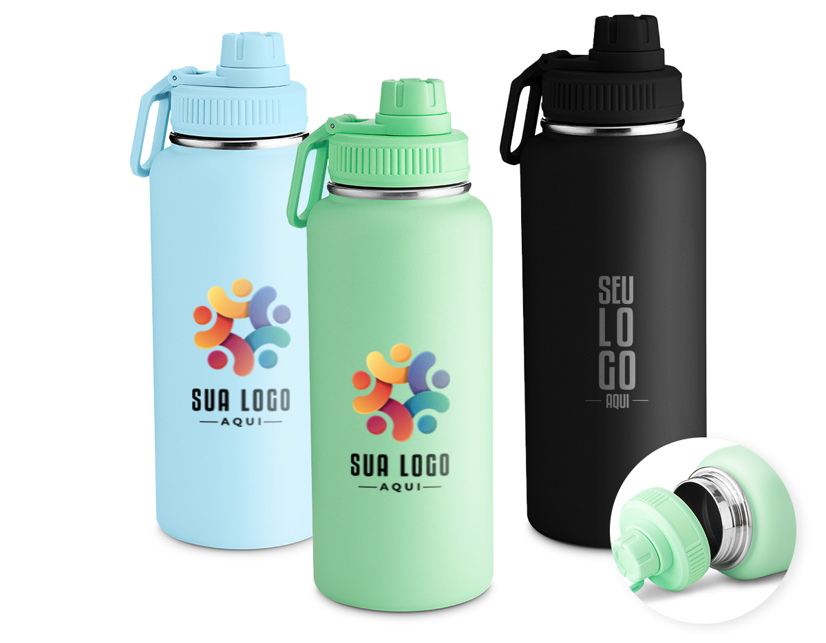 Garrafa térmica em aço inox com parede dupla isolada a vácuo com capacidade de 960ml. Alça plástica em formato de mosquetão para transporte, bico rosqueável para fácil acesso e tampa rosqueável com anel de silicone,  com pintura a pó.