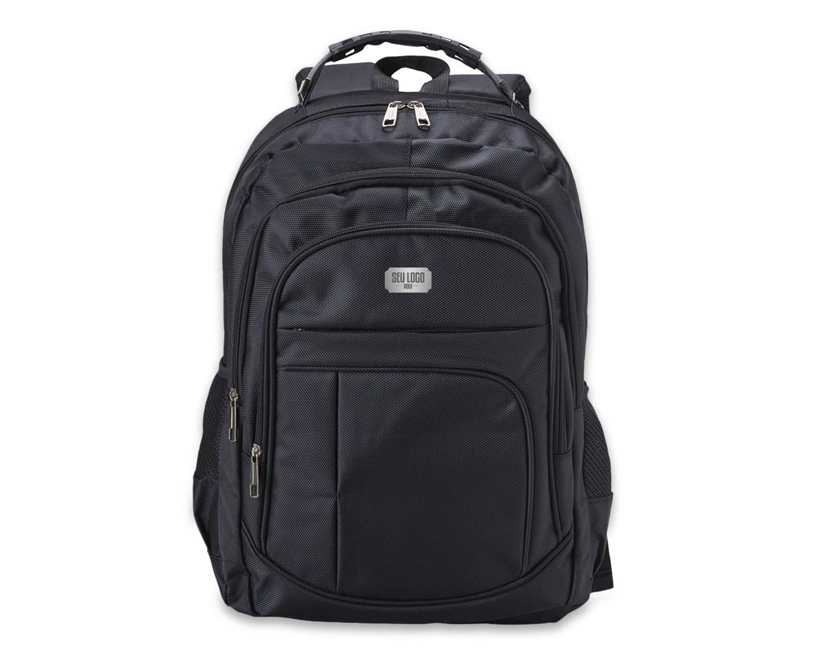 Mochila nylon 30L com 4 compartimentos, bolso p/ notebook 15,6", bolsos laterais em malha, 2 alças de mão e costas com revestimento espumado.