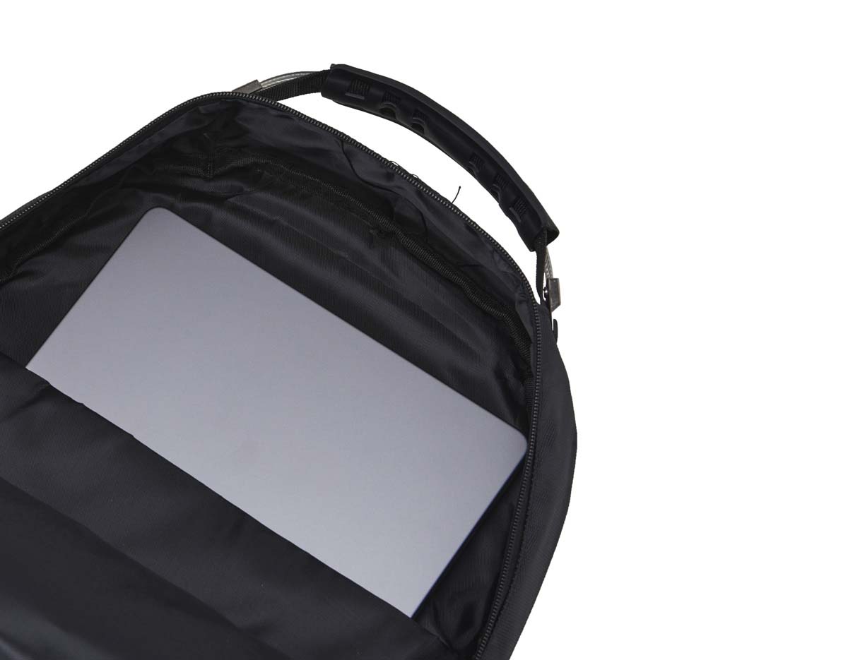 Mochila nylon 30L com 4 compartimentos, bolso p/ notebook 15,6", bolsos laterais em malha, 2 alças de mão e costas com revestimento espumado.