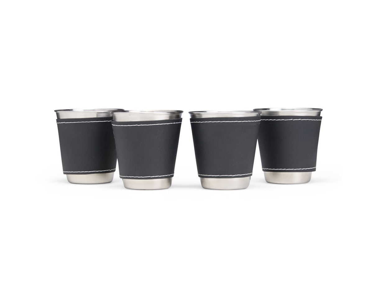Para quem aprecia bons drinks na companhia dos amigos, este Kit Copo Inox 50ml com 4 peças é a escolha perfeita! Ideal para saborear doses pequenas, como tequila, shots ou outras bebidas de sua preferência. Os quatro copos têm acabamento em couro sintético, proporcionando um toque sofisticado e confortável ao segurar. Para completar, o kit inclui um case em couro sintético, permitindo armazená-los de forma empilhável, economizando espaço e tornando-o super portátil, perfeito para aquele evento inesperado, encontros ou momentos especiais com os amigos.