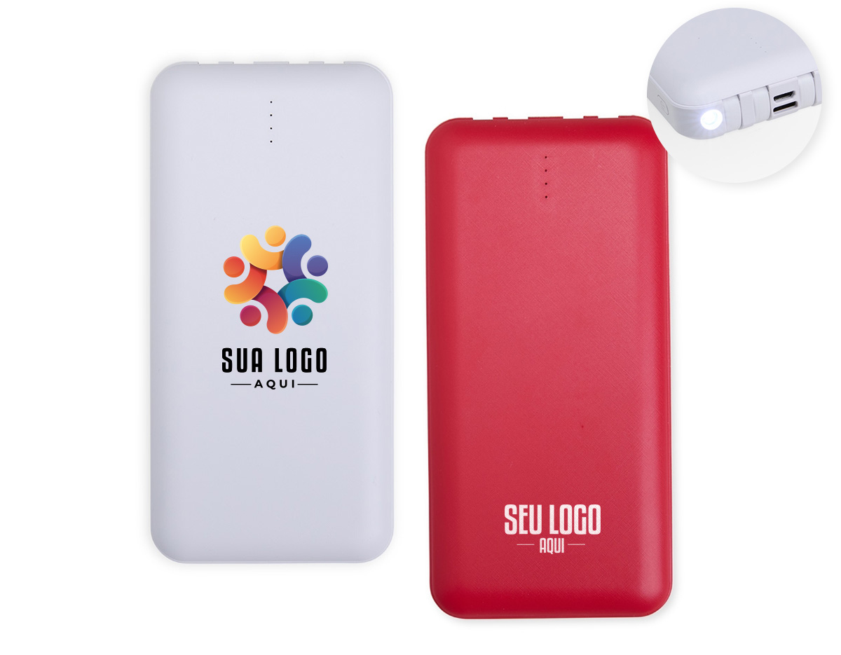 Nosso power bank 10.000mAh 4 em 1 é uma solução prática e eficiente para manter os dispositivos sempre carregados, mesmo quando estiver em movimento. Feito em plástico, este carregador portátil é compatível com diversos dispositivos, pois conta com quatro cabos acoplados: Lightning, tipo-C, micro-USB e USB. Além disso, o power bank possui um suporte lateral integrado, feito para manter o celular na horizontal durante o carregamento, permitindo assistir vídeos ou participar de reuniões enquanto o dispositivo carrega. Funcional, nosso carregador é equipado com duas lanternas para situações de emergência. Sua entrada micro-USB 5V=2.1A e saída USB 5V=2.1A, oferece um desempenho eficiente e rápido para o dia a dia.