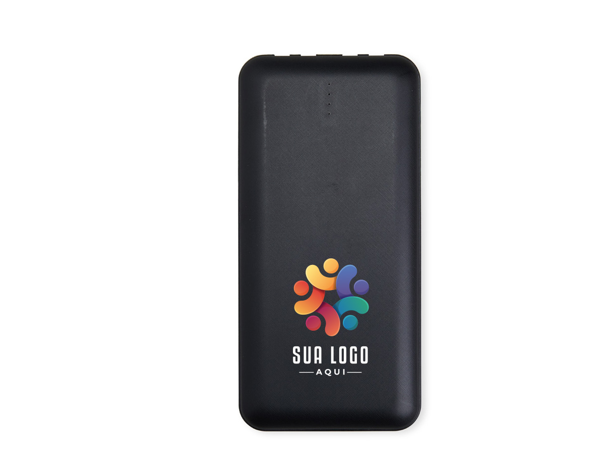 Nosso power bank 10.000mAh 4 em 1 é uma solução prática e eficiente para manter os dispositivos sempre carregados, mesmo quando estiver em movimento. Feito em plástico, este carregador portátil é compatível com diversos dispositivos, pois conta com quatro cabos acoplados: Lightning, tipo-C, micro-USB e USB. Além disso, o power bank possui um suporte lateral integrado, feito para manter o celular na horizontal durante o carregamento, permitindo assistir vídeos ou participar de reuniões enquanto o dispositivo carrega. Funcional, nosso carregador é equipado com duas lanternas para situações de emergência. Sua entrada micro-USB 5V=2.1A e saída USB 5V=2.1A, oferece um desempenho eficiente e rápido para o dia a dia.