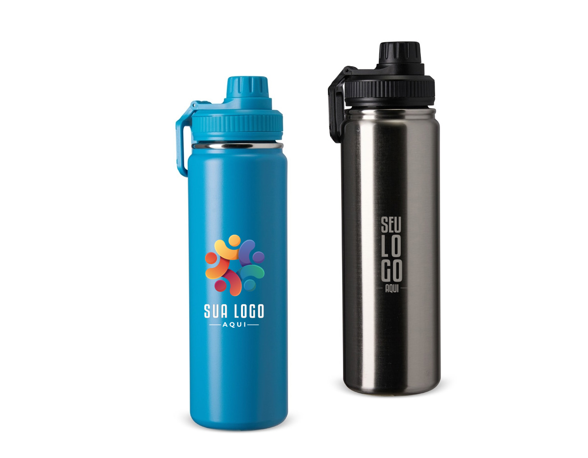 Garrafa térmica inox com capacidade de até 750ml. A pintura eletrostática garante uma cor duradoura e acabamento de maior qualidade. Sua parede dupla e isolamento à vácuo mantém o líquido conservado por mais tempo e permite o uso da garrafa sem a necessidade de se preocupar em entrar em contato direto com o calor interno ou vazamentos. Além disso, a garrafa conta com uma tampa rosqueável e uma alça que facilita o transporte para qualquer lugar.