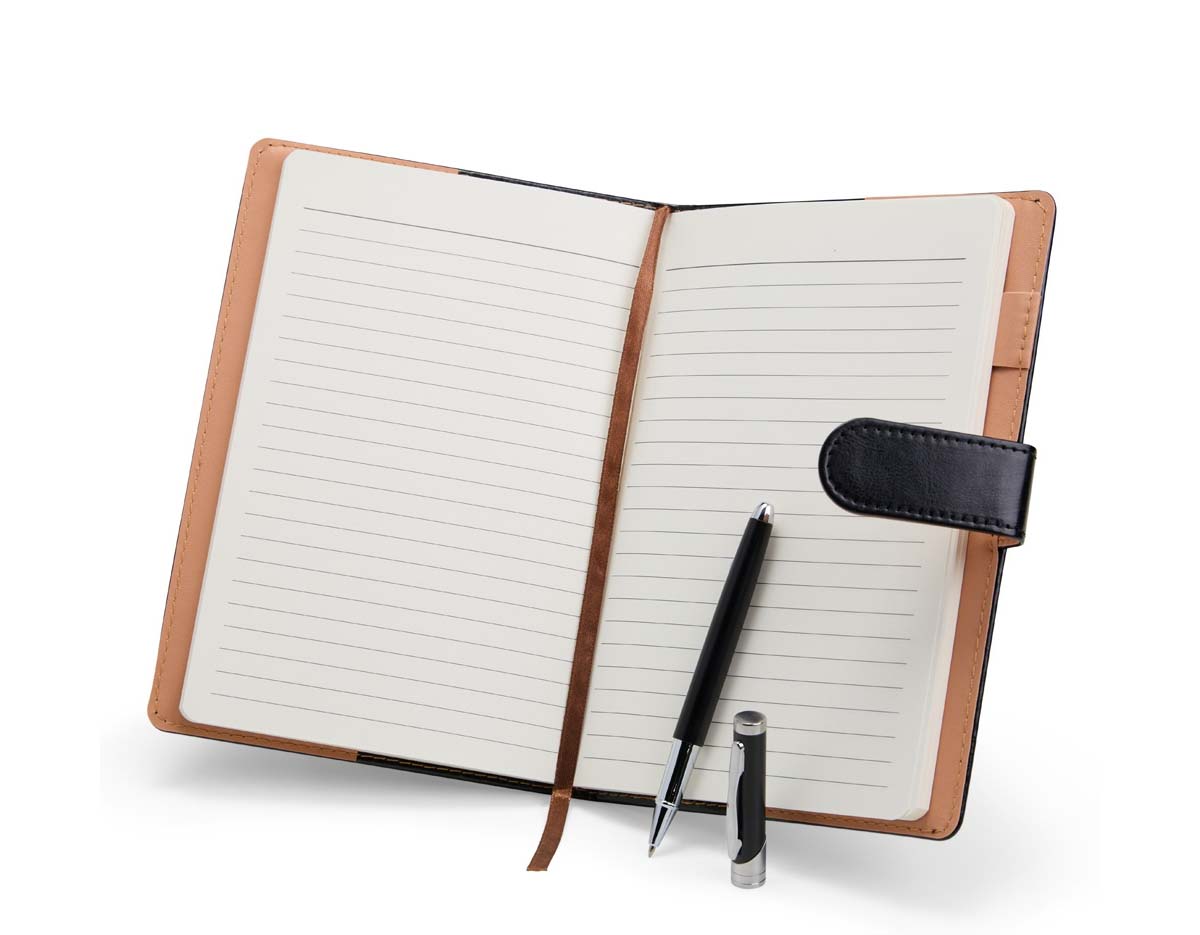 Kit executivo com caderneta em couro sintético e caneta metálica. Ideal para reuniões e estudos. Acompanha estojo e plaquinha. Sofisticação que marca presença!