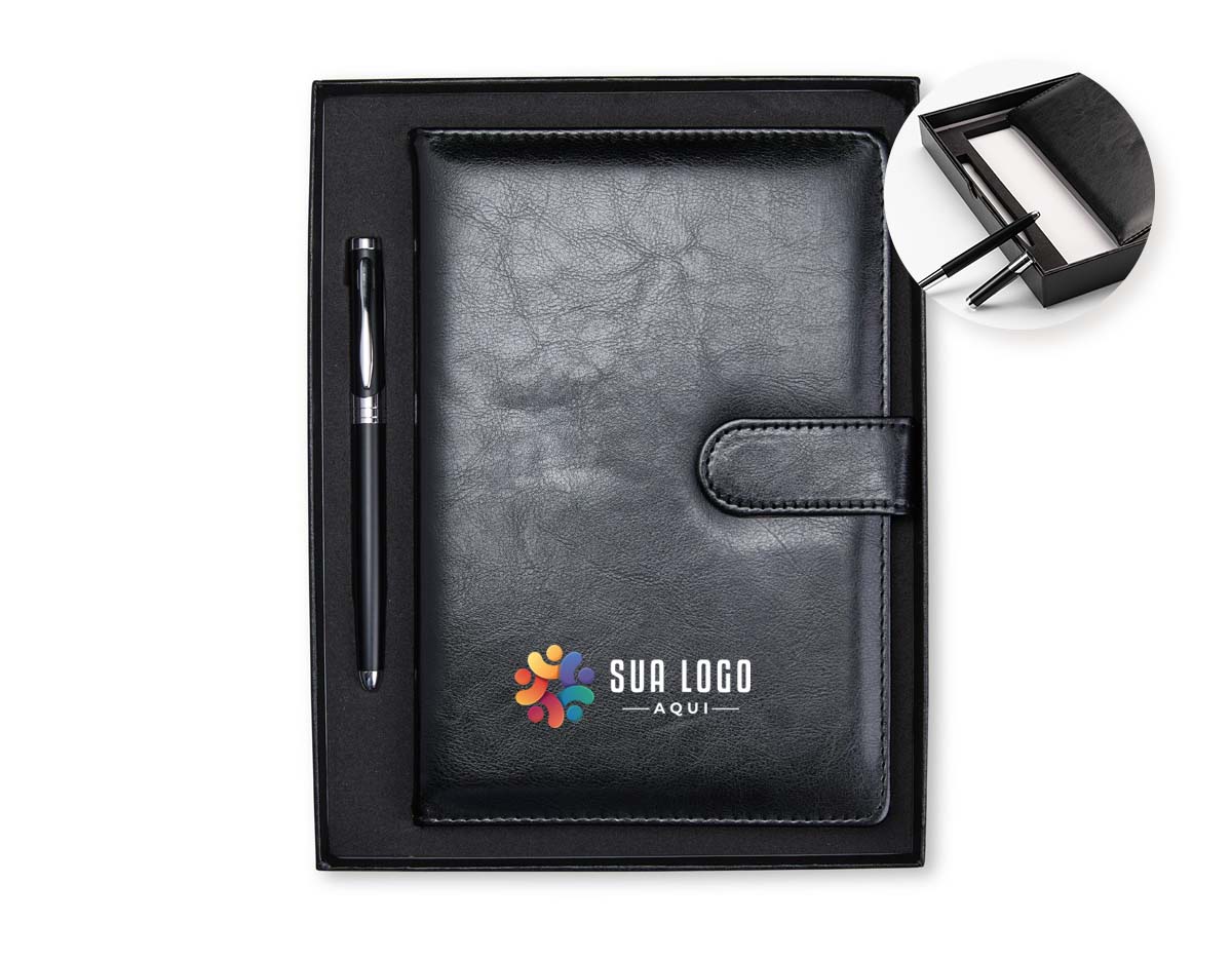 Kit executivo com caderneta em couro sintético e caneta metálica. Ideal para reuniões e estudos. Acompanha estojo e plaquinha. Sofisticação que marca presença!