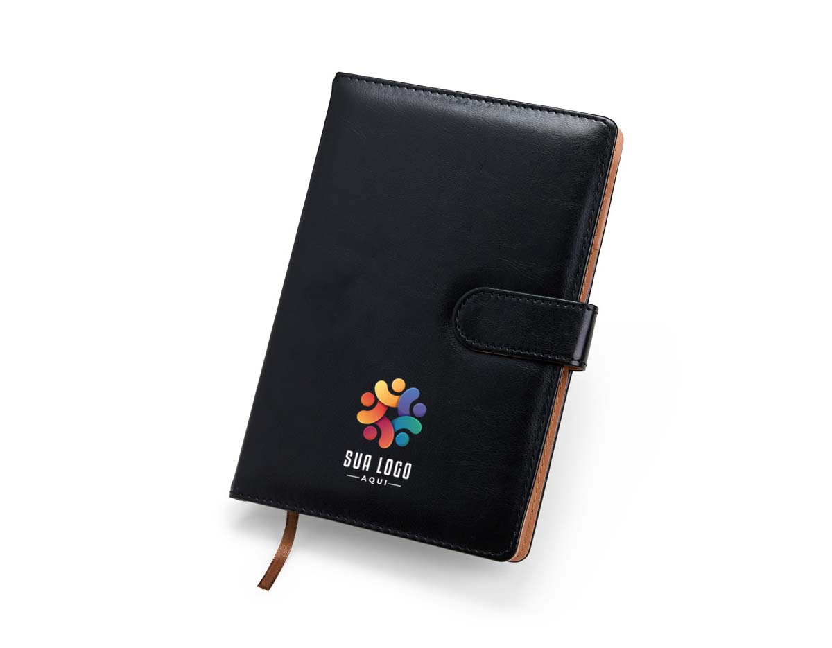 Kit executivo com caderneta em couro sintético e caneta metálica. Ideal para reuniões e estudos. Acompanha estojo e plaquinha. Sofisticação que marca presença!