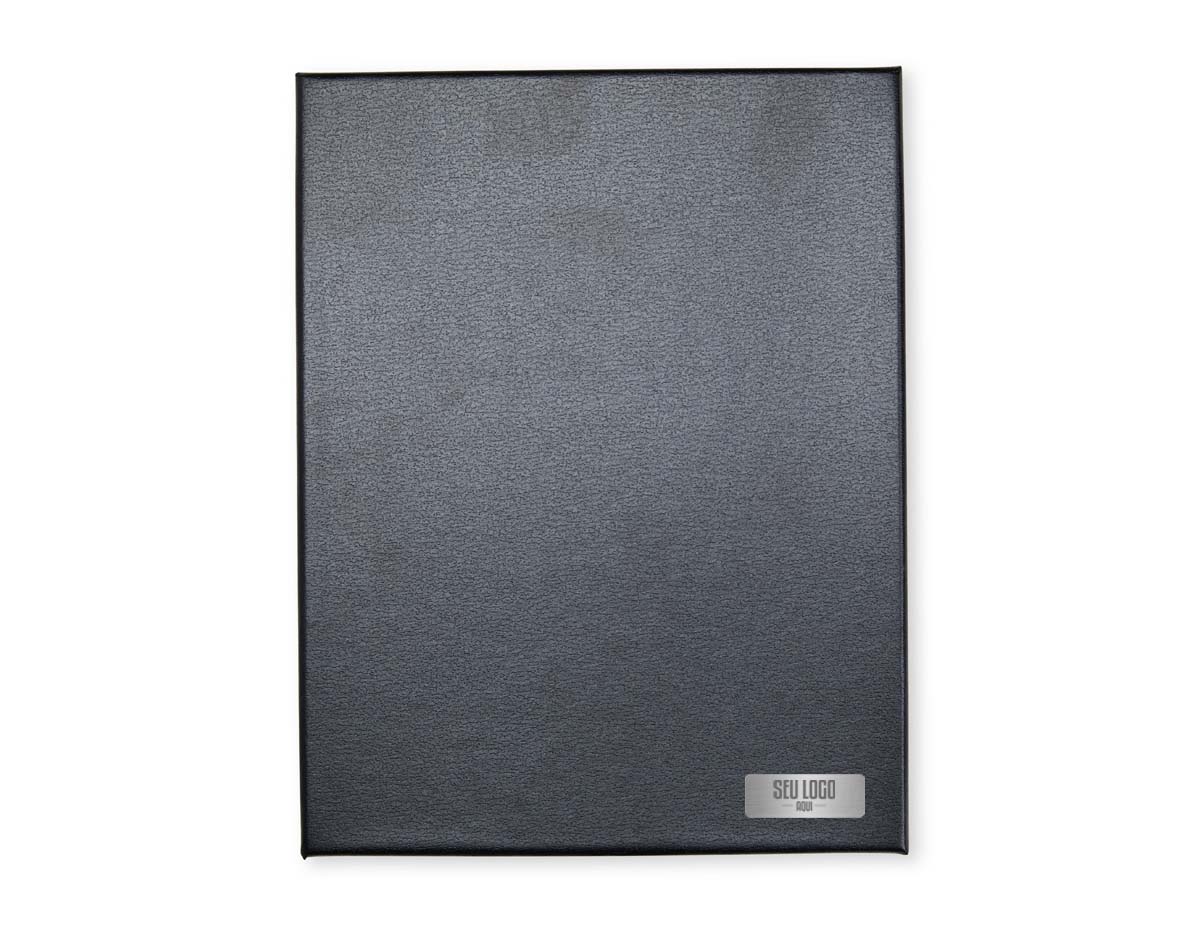 Kit executivo com caderneta em couro sintético e caneta metálica. Ideal para reuniões e estudos. Acompanha estojo e plaquinha. Sofisticação que marca presença!