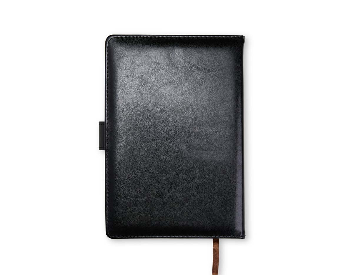Kit executivo com caderneta em couro sintético e caneta metálica. Ideal para reuniões e estudos. Acompanha estojo e plaquinha. Sofisticação que marca presença!