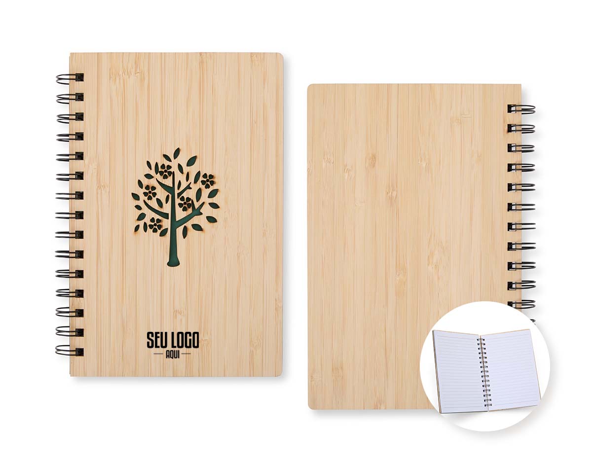 Com design sustentável, este caderno em bambu conta com aproximadamente 69 folhas brancas pautadas. Sua capa rígida com arte vazada ganha destaque com a "folha de guarda" verde, enquanto o espiral metálico garante resistência e praticidade durante o uso.