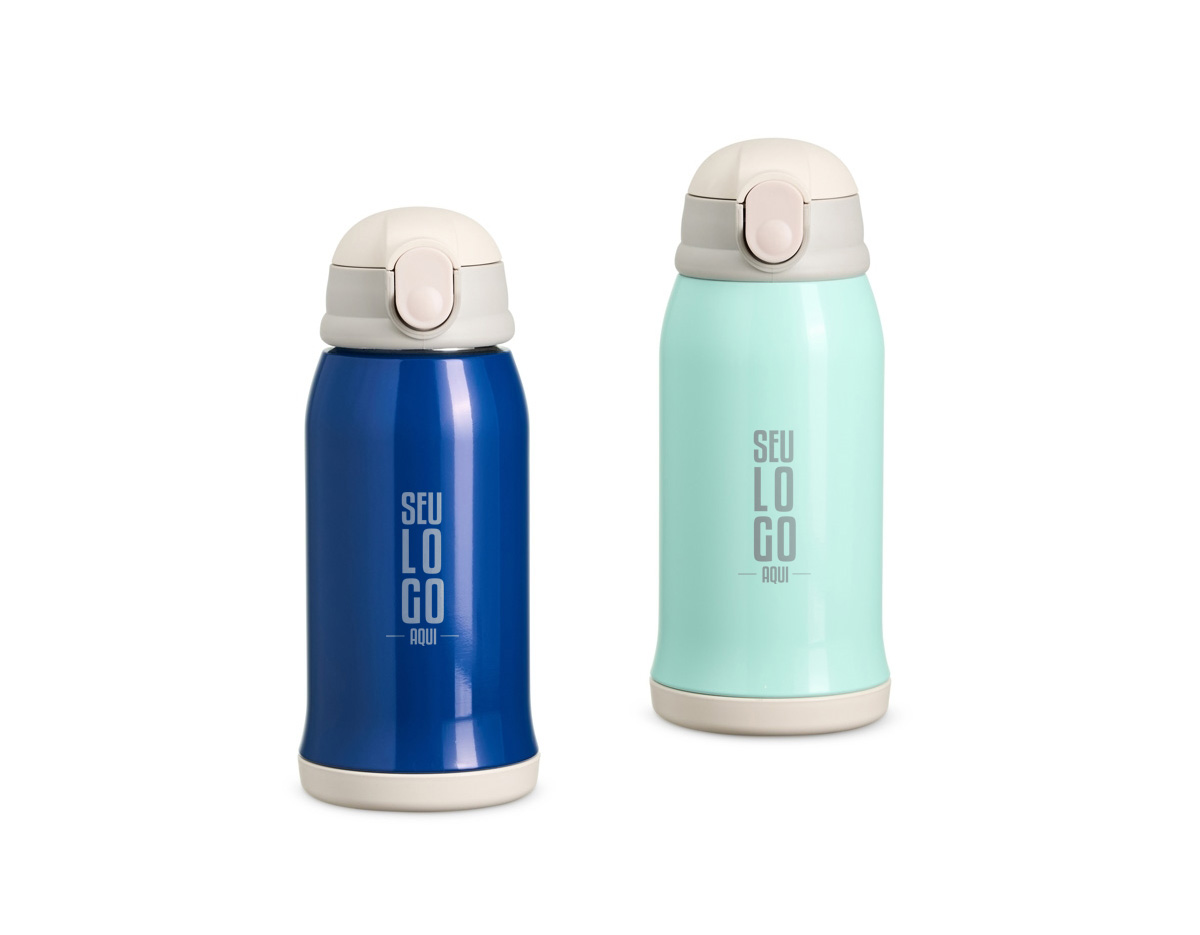Garrafa térmica de 550ml em aço inox SUS 316, ideal para conservar a temperatura de bebidas por mais tempo. Possui tampa com proteção para o canudo, evitando impurezas, e bico de silicone acionado por botão. Prática para o consumo de sucos, refrigerantes e outras bebidas em qualquer lugar.