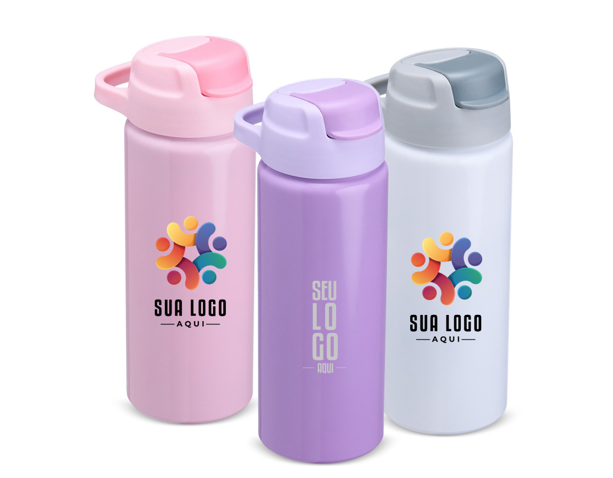 Squeeze de alumínio com capacidade de 600ml, ideal para uso diário. Possui tampa com alça fixa, bico flexível com canudo interno e tampa protetora, que evita vazamentos e contato com sujeira, garantindo maior higiene e praticidade durante o uso.