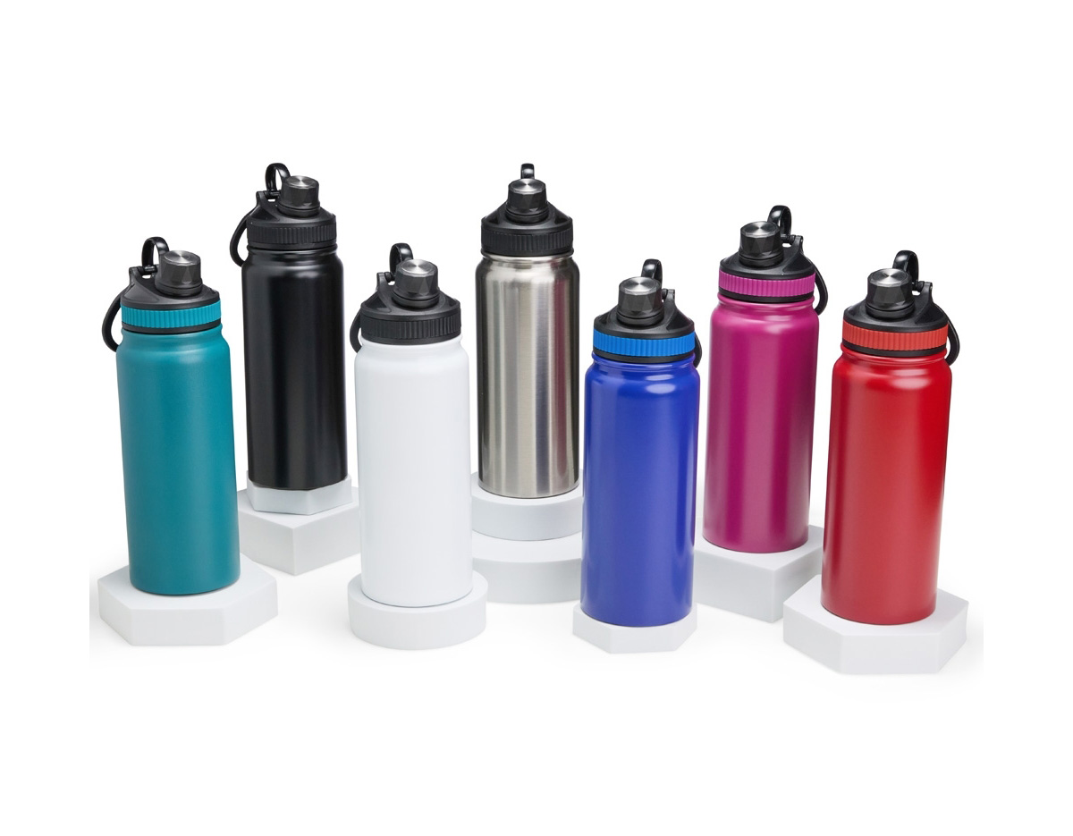 Garrafa térmica com 650ml de capacidade, confeccionada em inox 304. Possui tampa plástica rosqueável com detalhes emborrachados e alça flexível. A base antiderrapante oferece mais estabilidade, evitando deslizamentos. Ideal para manter a temperatura da bebida ao longo do dia, seja em casa, no trabalho ou em movimento.