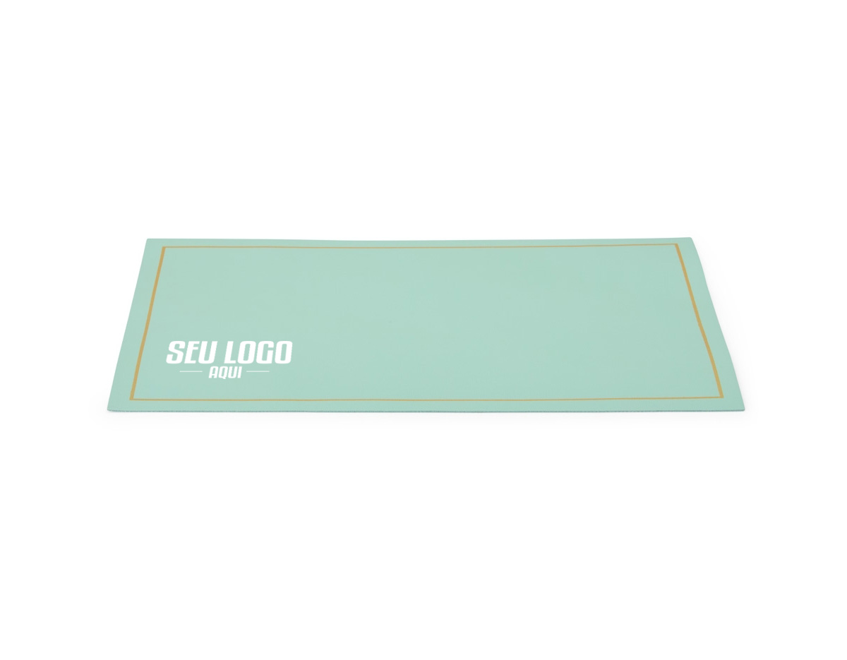 Jogo americano dupla face, confeccionado em borracha e couro sintético de alta qualidade. Oferece versatilidade para a decoração da mesa e proteção contra líquidos, graças à sua superfície absorvente. Ideal para manter o ambiente organizado e elegante.