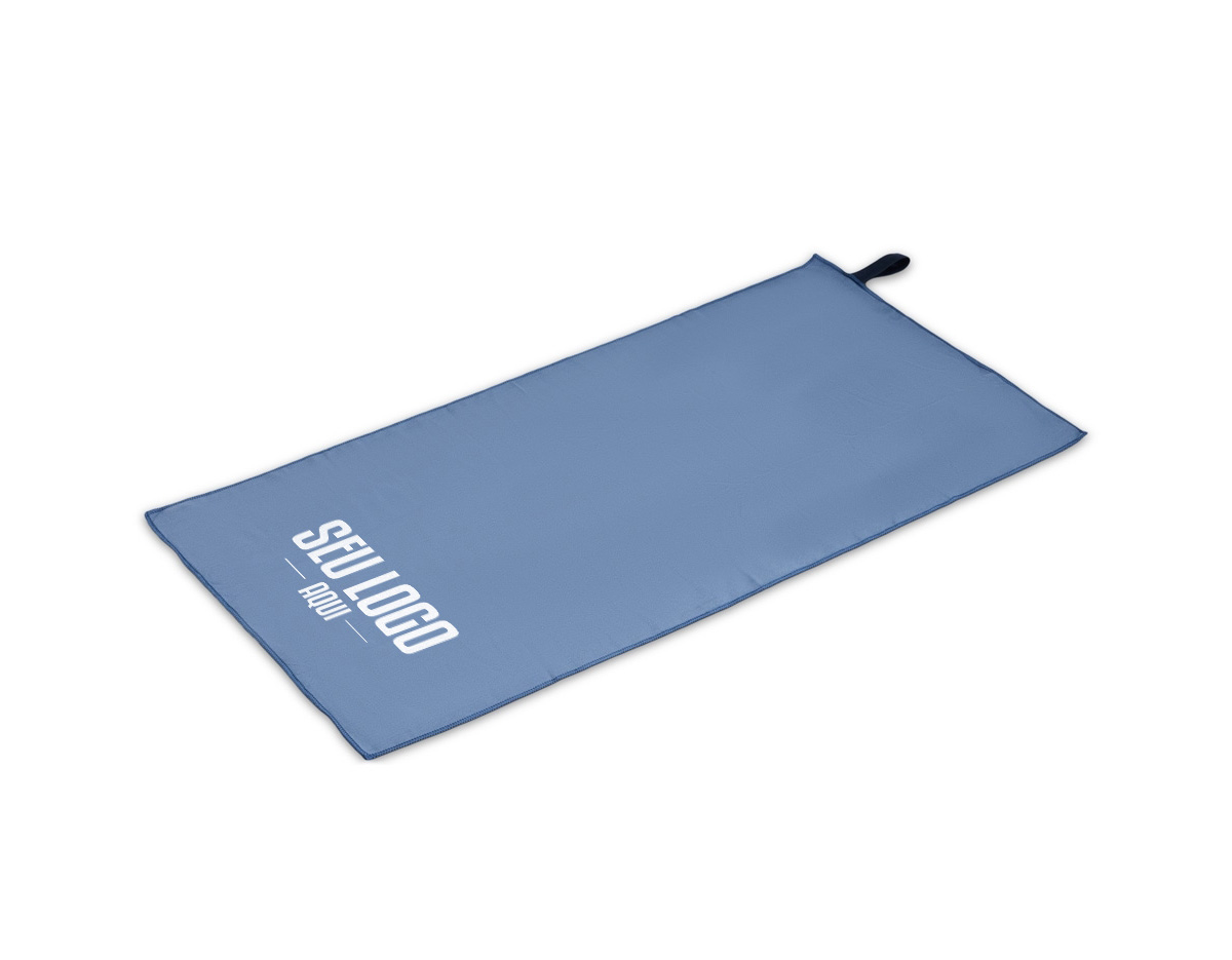 Toalha em poliéster, macia e com alta absorção, ideal para atividades físicas ao ar livre ou em academias. Possui alça de elástico para facilitar o uso e armazenamento, além de vir com saco de nylon para transporte prático após os exercícios.
