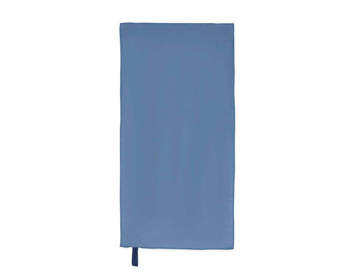 Toalha em poliéster, macia e com alta absorção, ideal para atividades físicas ao ar livre ou em academias. Possui alça de elástico para facilitar o uso e armazenamento, além de vir com saco de nylon para transporte prático após os exercícios.