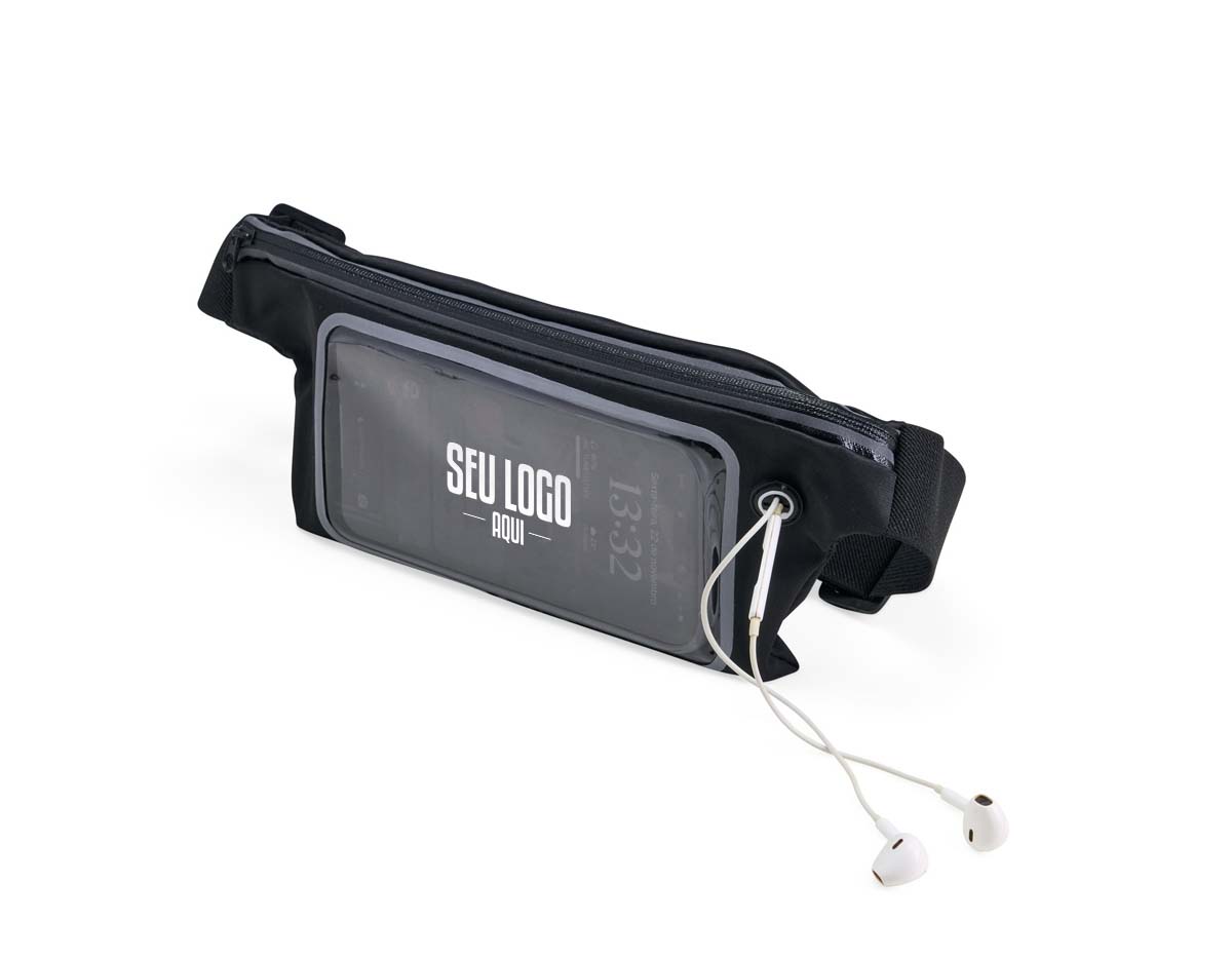 Pochete Antifurto Esportiva em lycra, versátil e segura, pode ser usada dos dois lados. Conta com faixa refletiva para maior visibilidade noturna. Possui dois compartimentos: um para documentos e outro para celular (visor sensível ao toque, até 7,9 x 15,9 cm). Cinto elástico ajustável e saída para fones garantem conforto e praticidade em qualquer atividade.