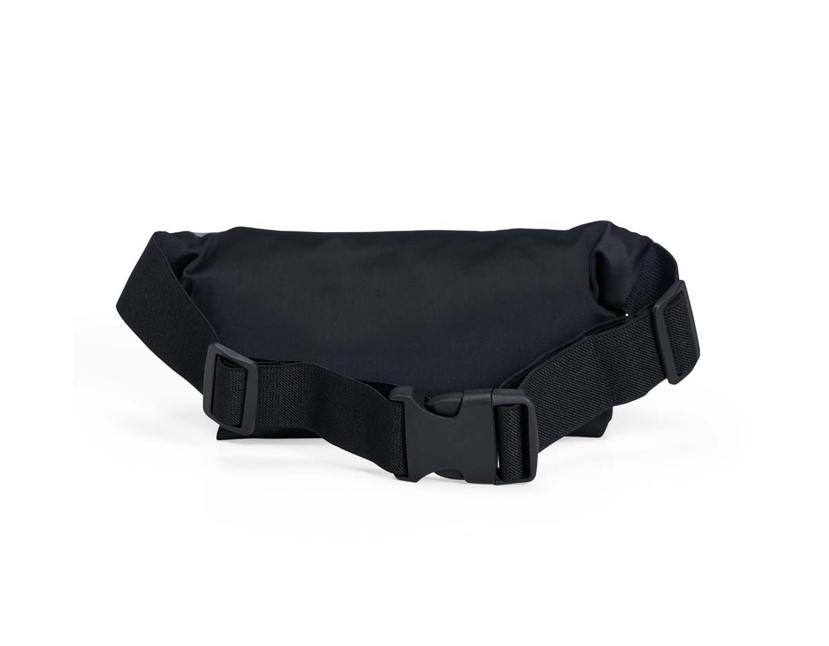 Pochete Antifurto Esportiva em lycra, versátil e segura, pode ser usada dos dois lados. Conta com faixa refletiva para maior visibilidade noturna. Possui dois compartimentos: um para documentos e outro para celular (visor sensível ao toque, até 7,9 x 15,9 cm). Cinto elástico ajustável e saída para fones garantem conforto e praticidade em qualquer atividade.