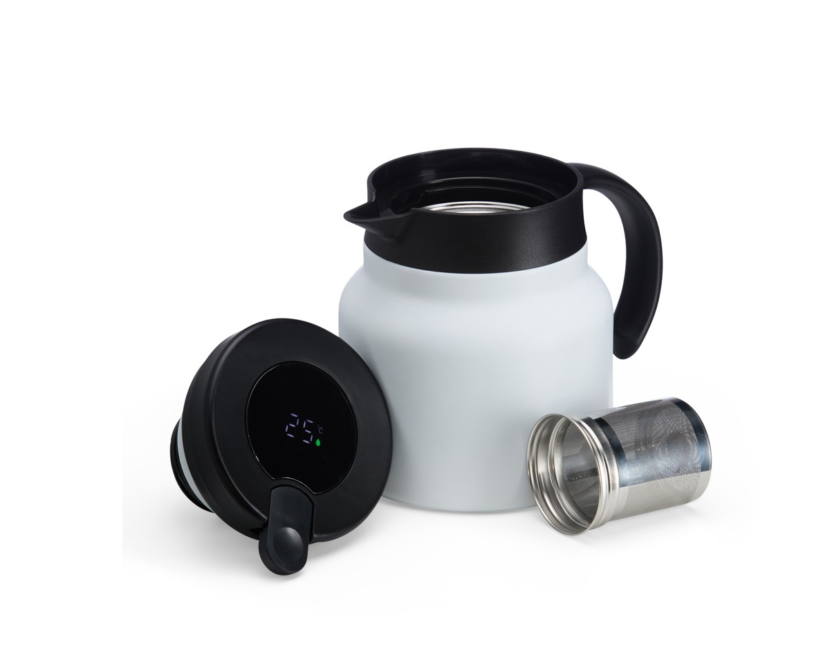 Chaleira térmica de 750 ml em inox, com infusor, display LED e termômetro digital na tampa para indicar a temperatura do líquido. Conta com base antiderrapante, alça ergonômica e tampa plástica com alavanca de acionamento, oferecendo praticidade e controle de temperatura.