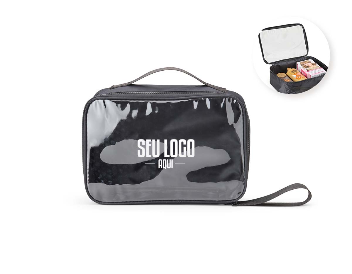 Nécessaire confeccionada em nylon, com frente em visor transparente, fechamento por zíper e alça superior. Inclui também uma alça de transporte em nylon.