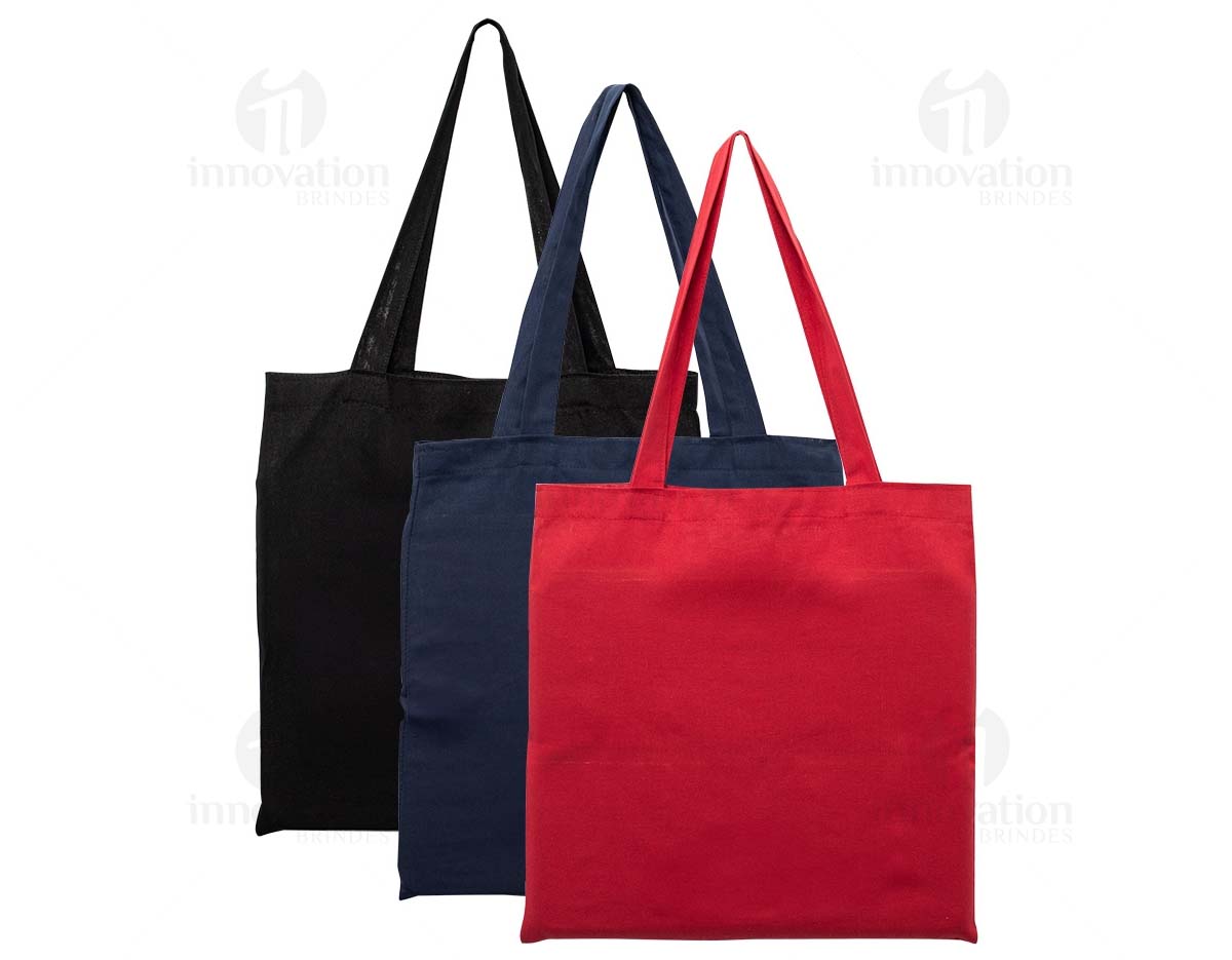 Sacola de algodão com alças resistentes costuradas na parte interna, garantindo maior durabilidade e acabamento discreto. Ideal para uso diário, compras ou ações promocionais, é uma alternativa ecológica e reutilizável ao uso de sacolas plásticas.