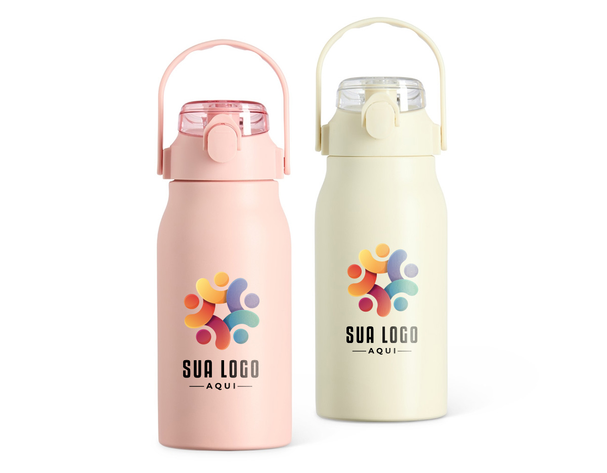 Garrafa térmica com capacidade de 1 litro, ideal para manter suas bebidas quentes ou frias por mais tempo graças à sua estrutura com parede dupla. Possui tampa com trava de segurança, botão de acionamento para facilitar o uso e tampa protetora para o bocal, garantindo higiene e praticidade. Conta ainda com alça integrada para transporte, além de acompanhar um canudo reutilizável e dois acessórios de extensão, proporcionando mais conforto e versatilidade no consumo.