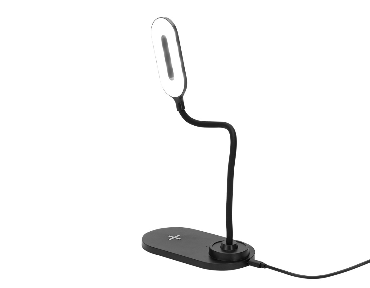 Luminária LED com 3 níveis de iluminação: luz quente (10 LEDs), fria (10 LEDs) e mista (20 LEDs). Possui base antideslizante, haste articulável e estrutura em plástico. A base permite carregamento de celulares por indução, indicado por um sinal de "+". Funciona conectada à energia e acompanha cabo USB Tipo-C.