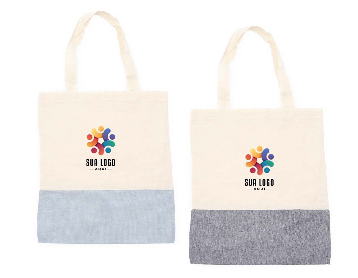 Sacola ecológica confeccionada em algodão, com alças costuradas na parte interna para maior resistência. Reutilizável e sustentável, é ideal para compras, eventos ou uso no dia a dia.