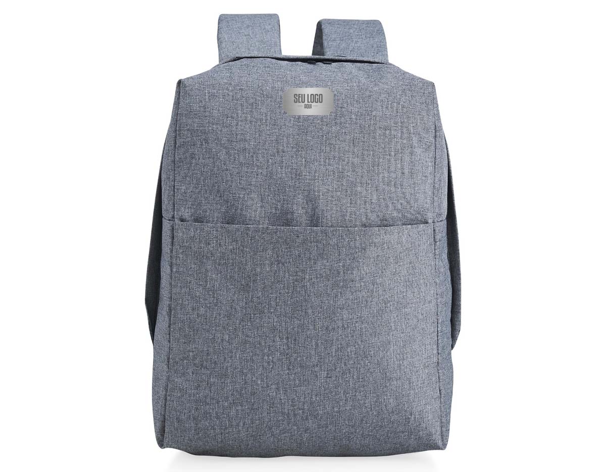 Mochila confeccionada em poliéster com compartimento para notebook até 15,6 polegadas. Contém uma divisória com bloqueador RFID e alça para encaixe em malas de viagem.